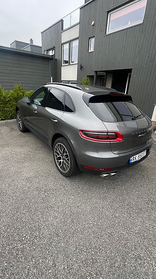 Porsche Macan 14 of 15