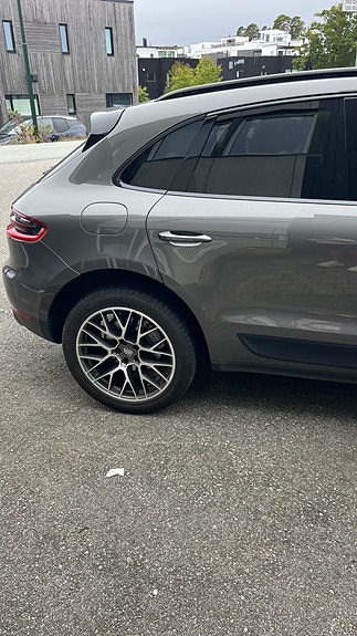 Porsche Macan 8 of 15