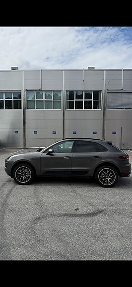 Porsche Macan 7 of 15