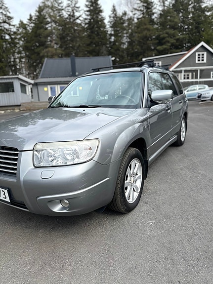 Subaru Forester 2 of 5