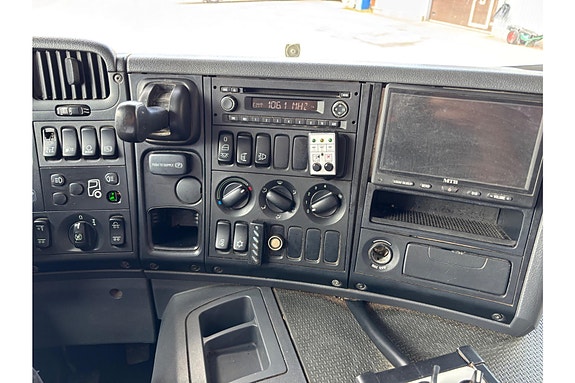 Scania P320 6x2*4 EURO5 + NTM BODY 17 of 23