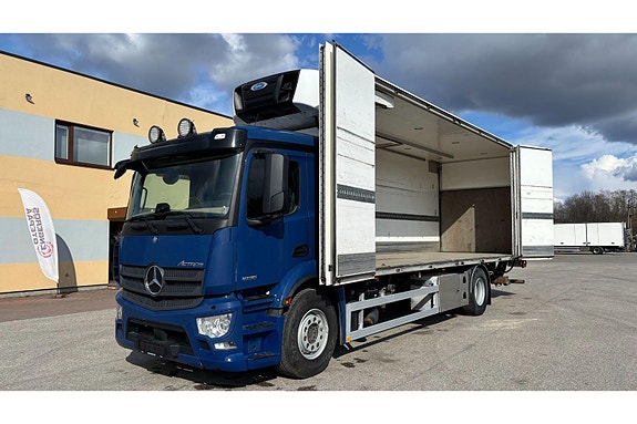 Mercedes-Benz Actros 1835 4x2 SIDE OPENING + CARRIER SUPRA 1150 Mt