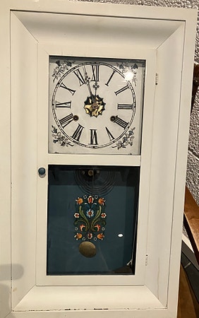 Gammel klokke selges billig