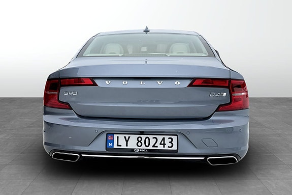 Volvo S90 2 of 5