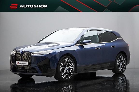 BMW iX 2 of 5