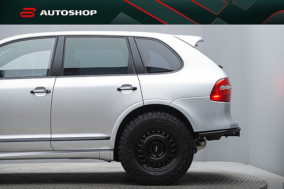 Porsche Cayenne 14 of 30