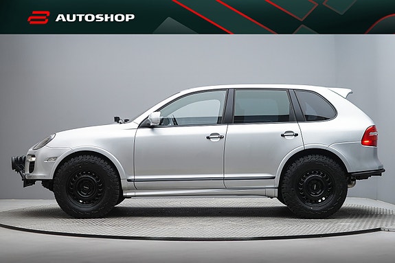 Porsche Cayenne 4 of 5