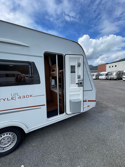 LMC Style Lift 430 Smart familievogn med køye og senkeseng! 23 of 30