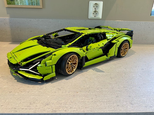 LEGO Technic Lamborghini Sián 42115
