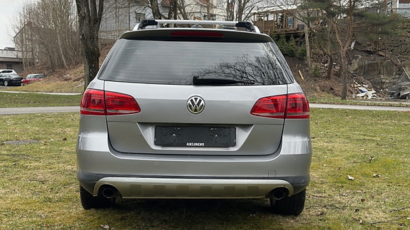 Volkswagen Passat 4 of 15
