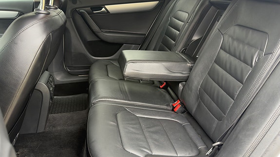 Volkswagen Passat 7 of 15