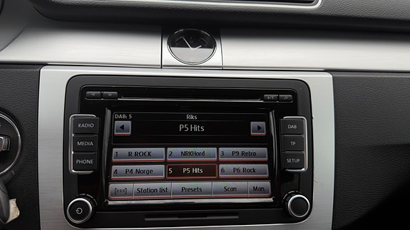 Volkswagen Passat 10 of 15