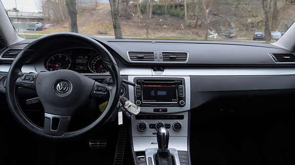 Volkswagen Passat 8 of 15