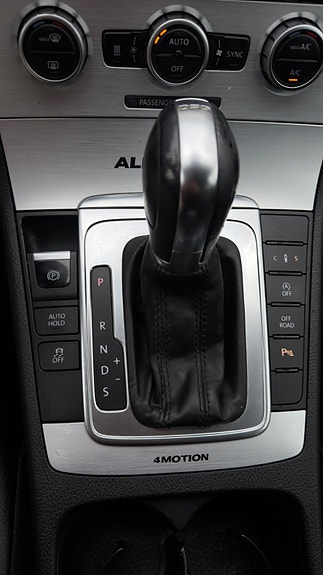 Volkswagen Passat 11 of 15