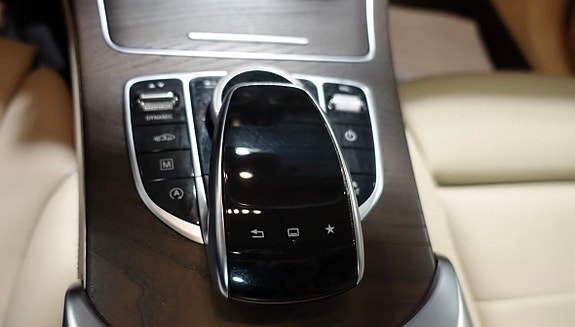 Mercedes-Benz GLC220 d 10 of 17
