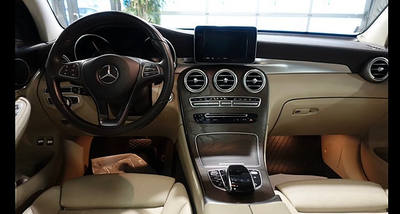 Mercedes-Benz GLC220 d 3 of 17