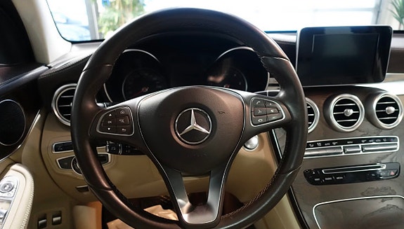 Mercedes-Benz GLC220 d 7 of 17