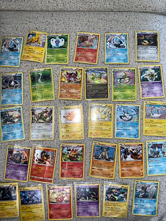 Pokemon kort selges samlet 900kr