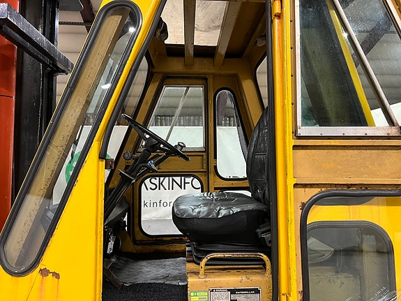 Cat V150 9 of 14