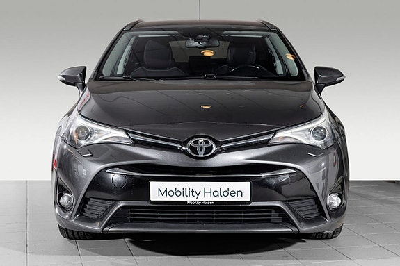 Toyota Avensis 3 of 5