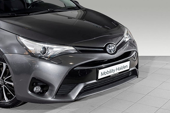 Toyota Avensis 5 of 5