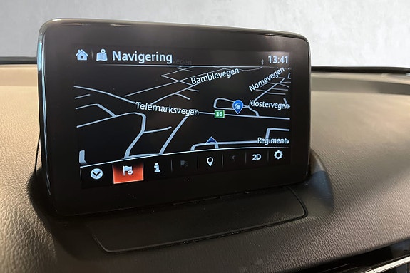 Hovedskjerm, (kan også vise radio/kamera/etc.).