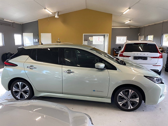Nissan Leaf 3 of 5