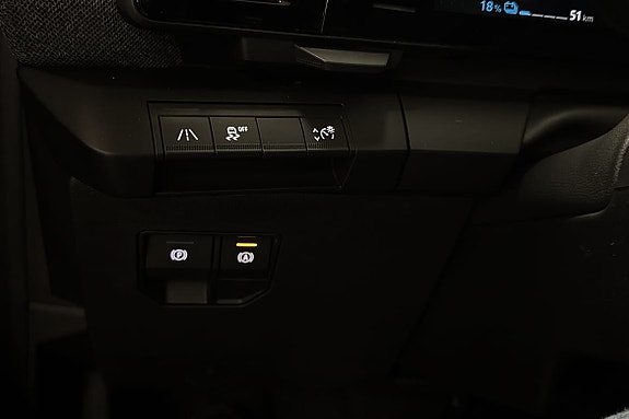 Enkel tilgang til klimakontroll og viktige funksjoner foran deg.