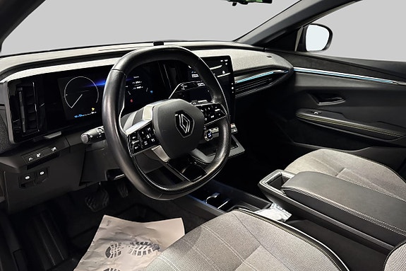 Digital instrumentering og intuitiv berøringsskjerm for enkel betjening.