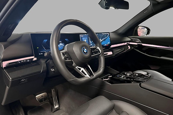 BMW i5 4 of 5