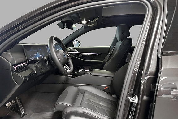 BMW i5 3 of 5