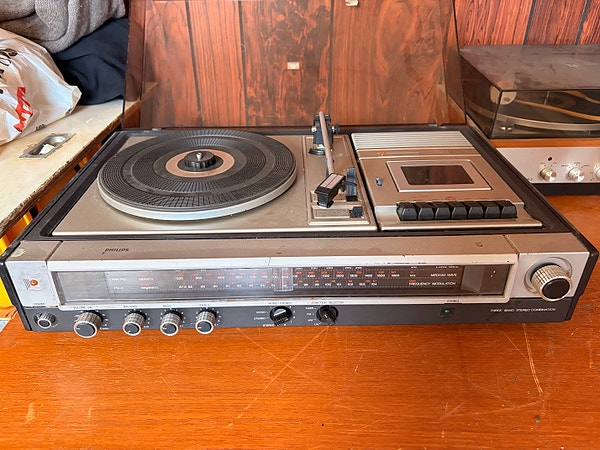 Vintage Philips stereoanlegg – platespiller, kassett og radio