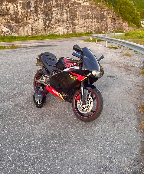 Aprilia RS 125 2 of 5
