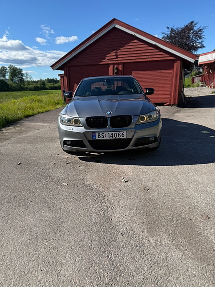 BMW 318d 2 of 14