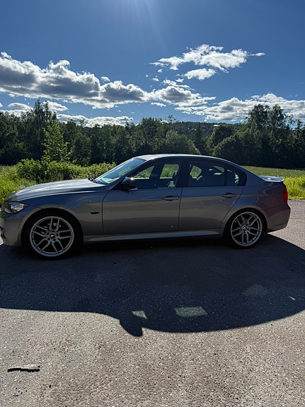 BMW 318d 4 of 14
