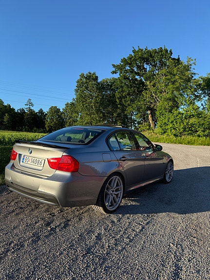 BMW 318d 12 of 14