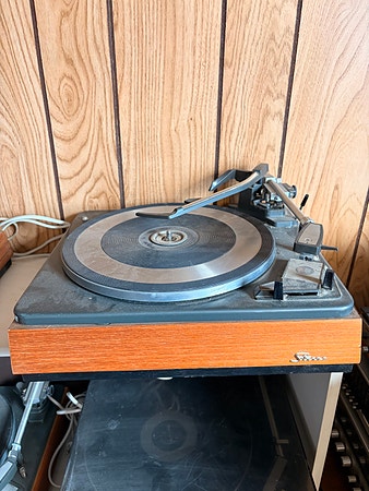 Vintage Garrard platespiller med plateveksler – retro