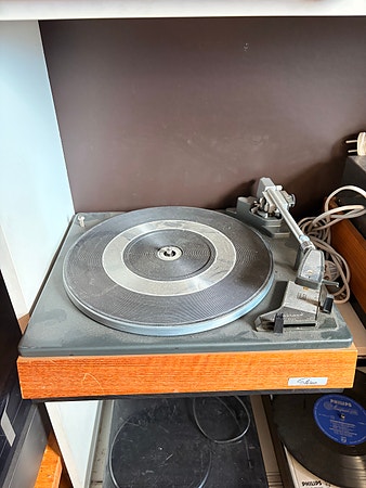 Vintage Garrard platespiller i trekasse – retro