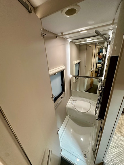 Bilde 18 av Adria Adora 522 UP 230Bredde - KLAR FOR SOMMER? Aircondition inkludert.