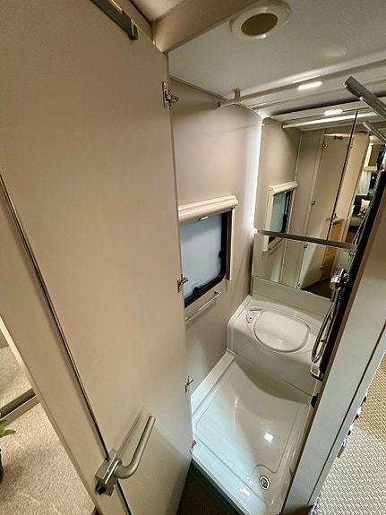 Bilde 17 av Adria Adora 522 UP 230Bredde - KLAR FOR SOMMER? Aircondition inkludert.