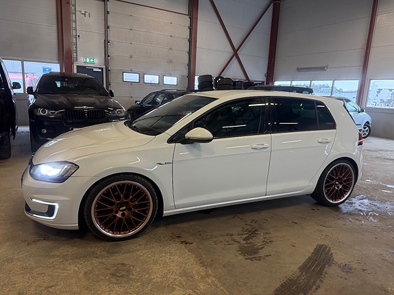Volkswagen e-Golf VII 3 of 5