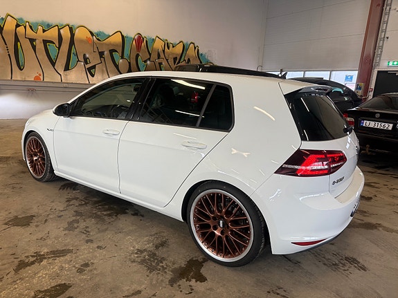 Volkswagen e-Golf VII 4 of 5