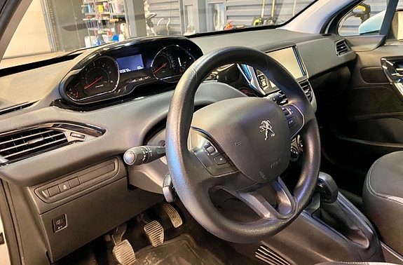Peugeot 208 7 of 19