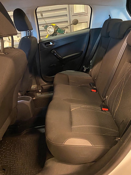 Peugeot 208 17 of 19
