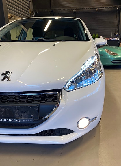 Peugeot 208 18 of 19