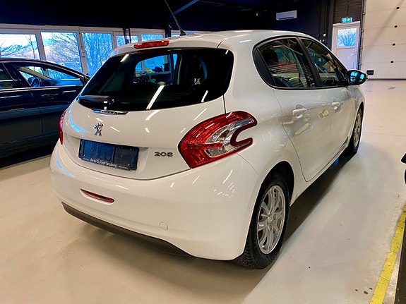 Peugeot 208 4 of 19