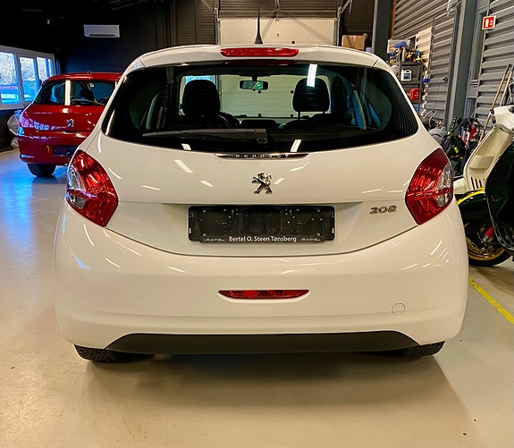 Peugeot 208 3 of 19