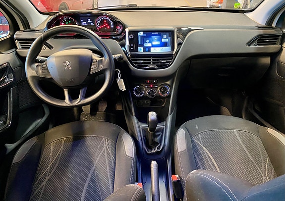 Peugeot 208 12 of 19