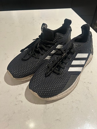 Sorte Adidas sneakers, str 43,5