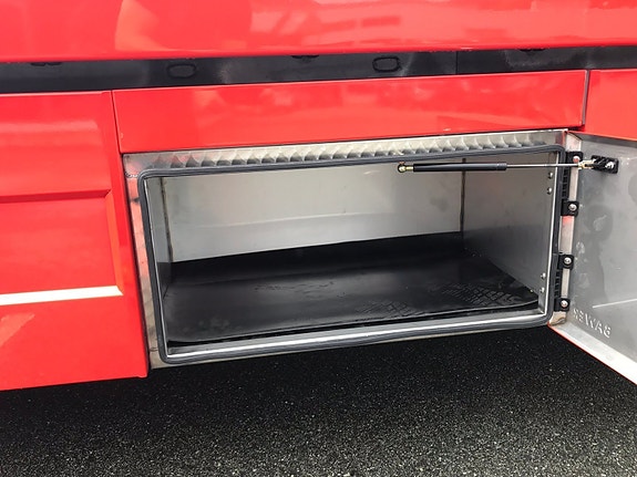Mercedes-Benz Atego 1224 Automat med Isoli  Slide4 med bergingsbom og slisser. Rød og gul. LEVERINGSKLARE! 17 of 30